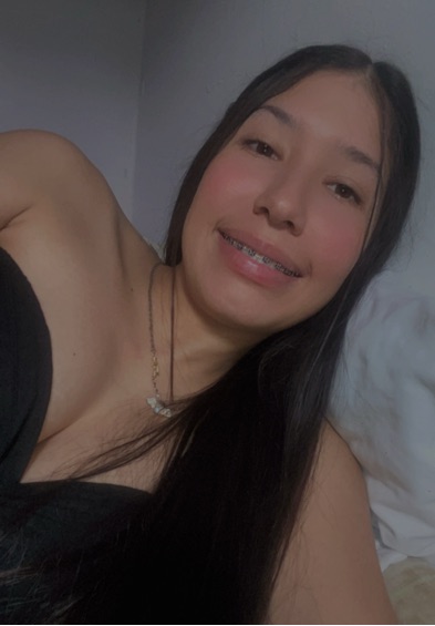 Verified woman available for a live 1v1 video call