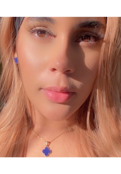 Verified woman available for a live 1v1 video call